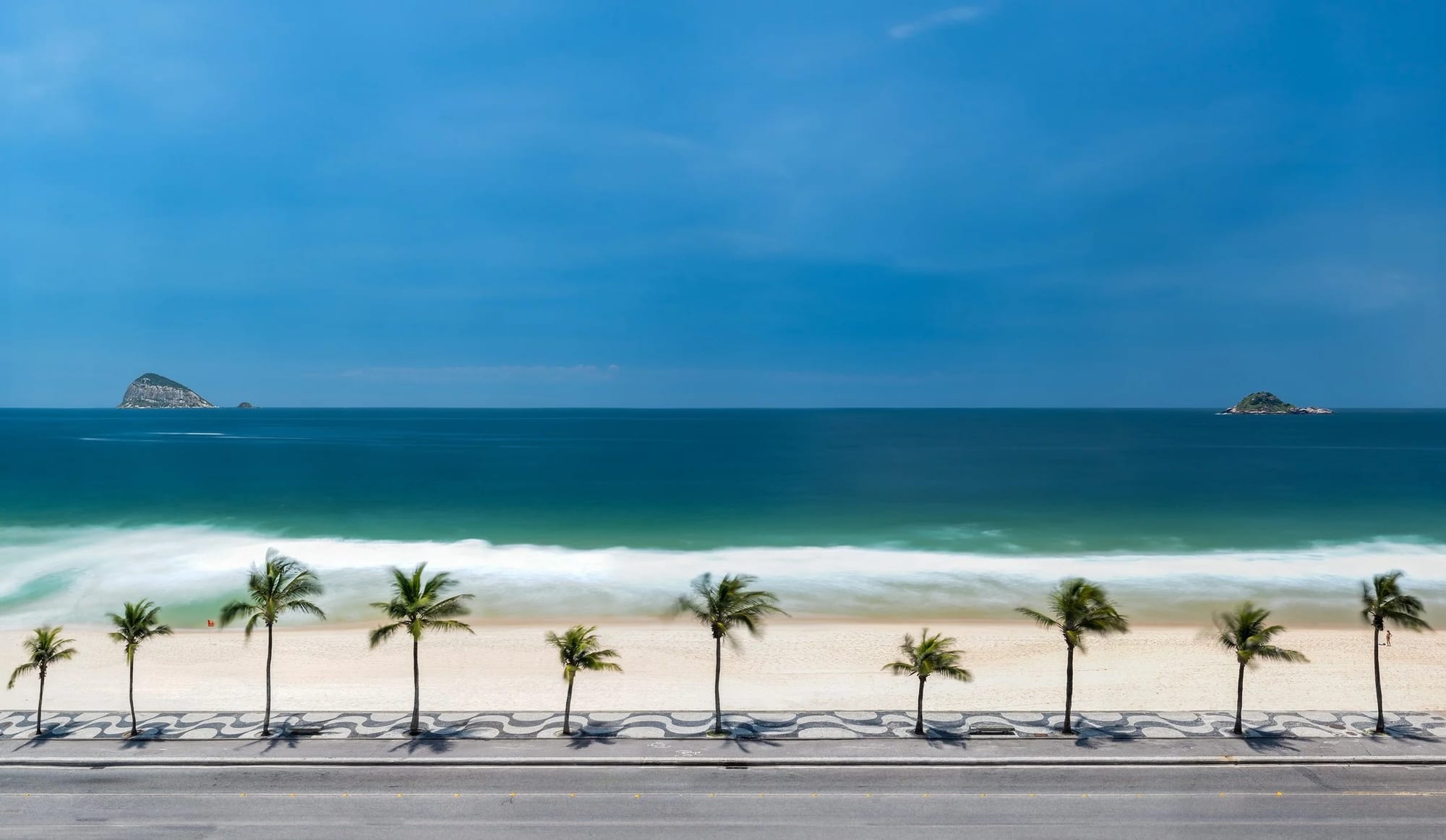 Sanca, fine art photograph by Bruno Boni. A long-exposure panorama of São Conrado (15 exposures of 15 s). The horizontal bands define the geometry of the…